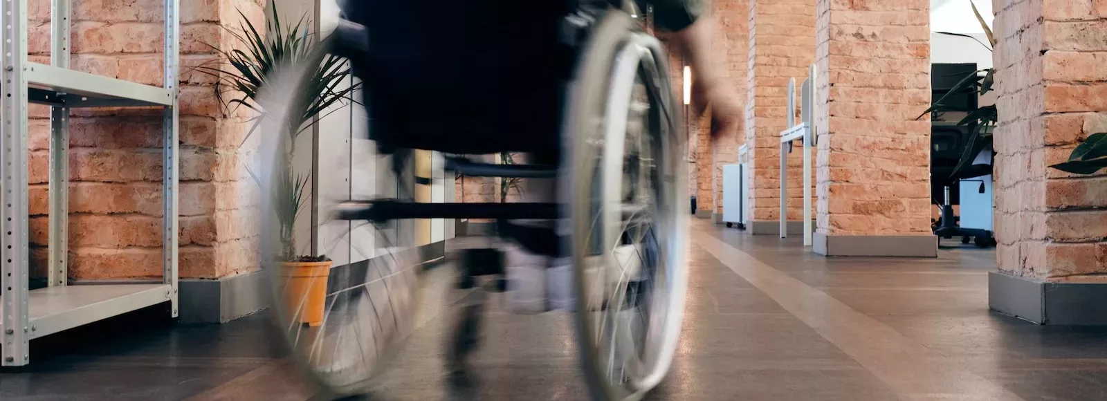 Technologue orthopédique en aide à la mobilité