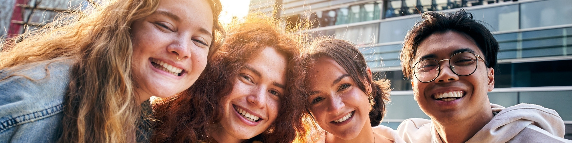 Étudier à l’étranger à la HE2B : programmes d’échange et mobilités internationales pour les étudiants.