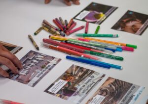 Étudiant·es de première année de Master en ingénierie industrielle (ISIB) participant à une Fresque de l’économie circulaire dans le cadre d’un cours consacré aux enjeux environnementaux et sociaux.